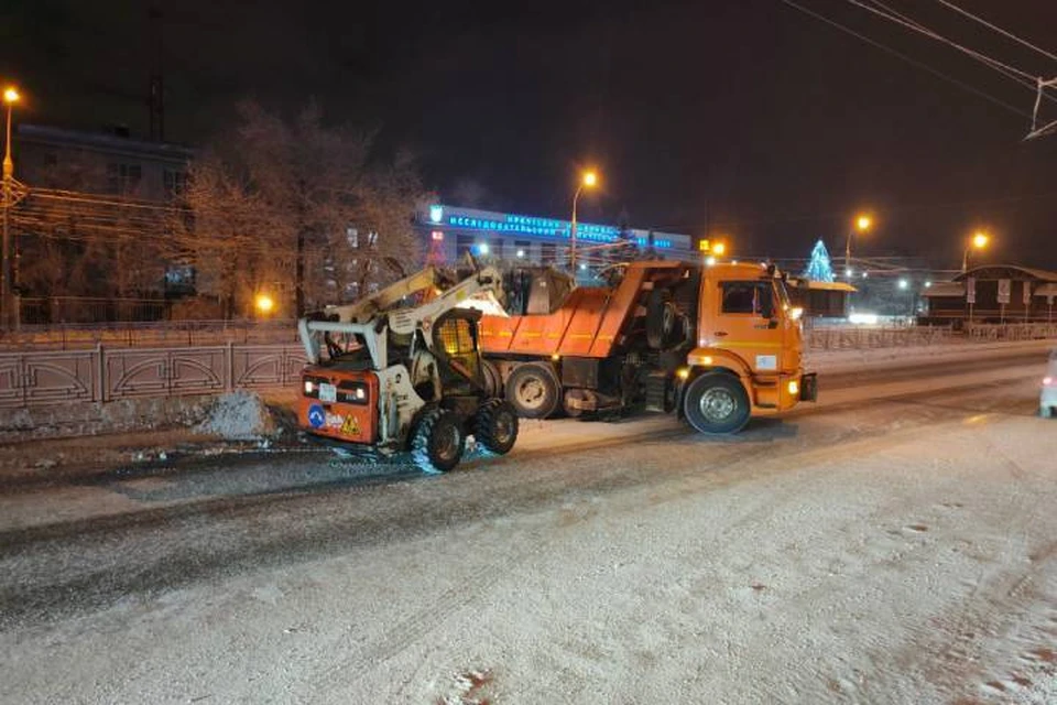В Иркутске вывезли 800 тонн снега за сутки