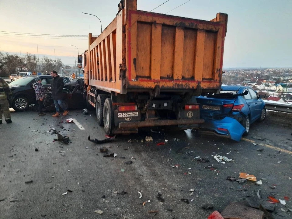 14 автомобилей столкнулись под Нижним Новгородом, есть пострадавшие.