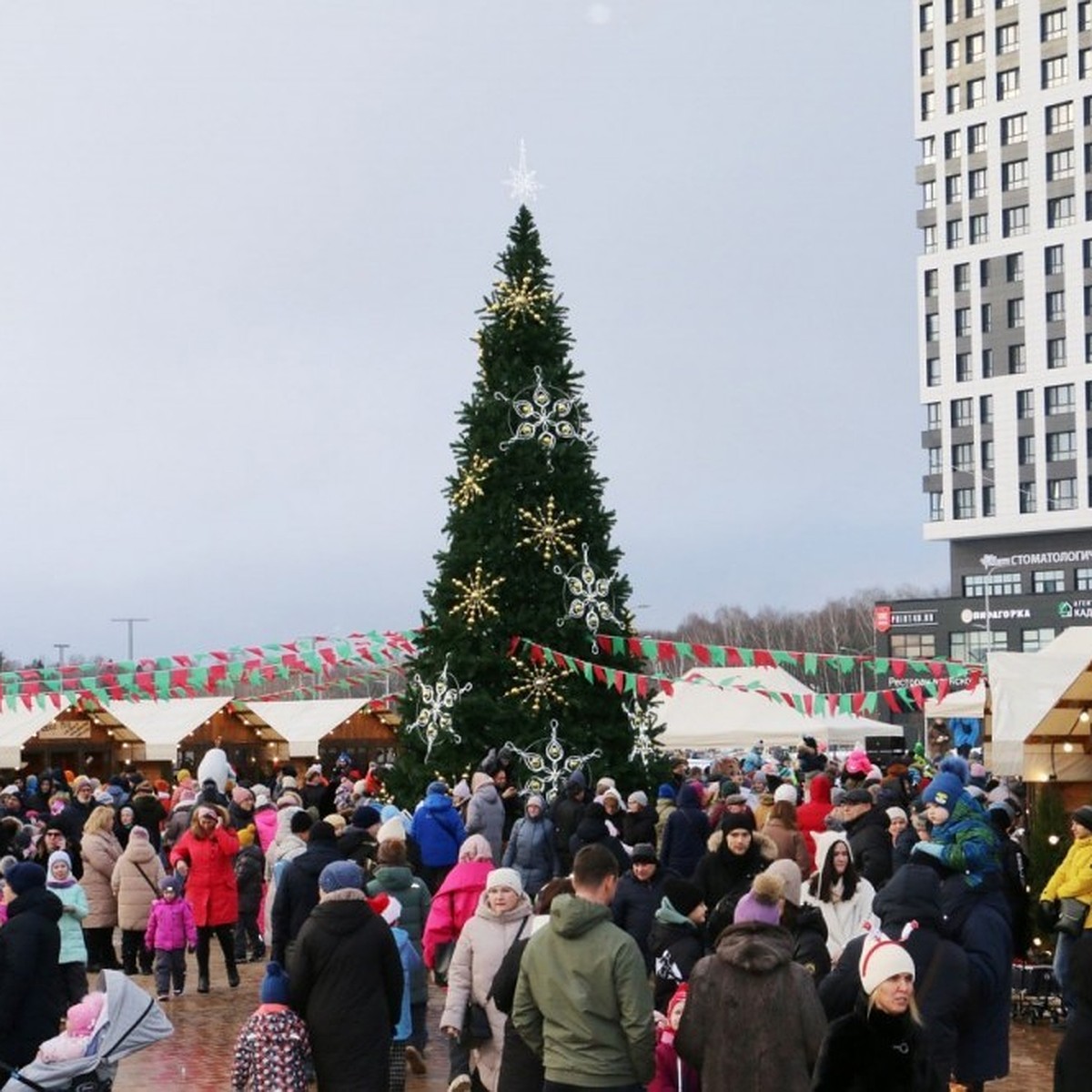 В Обнинске прошла церемония открытия главной городской елки - KP.RU