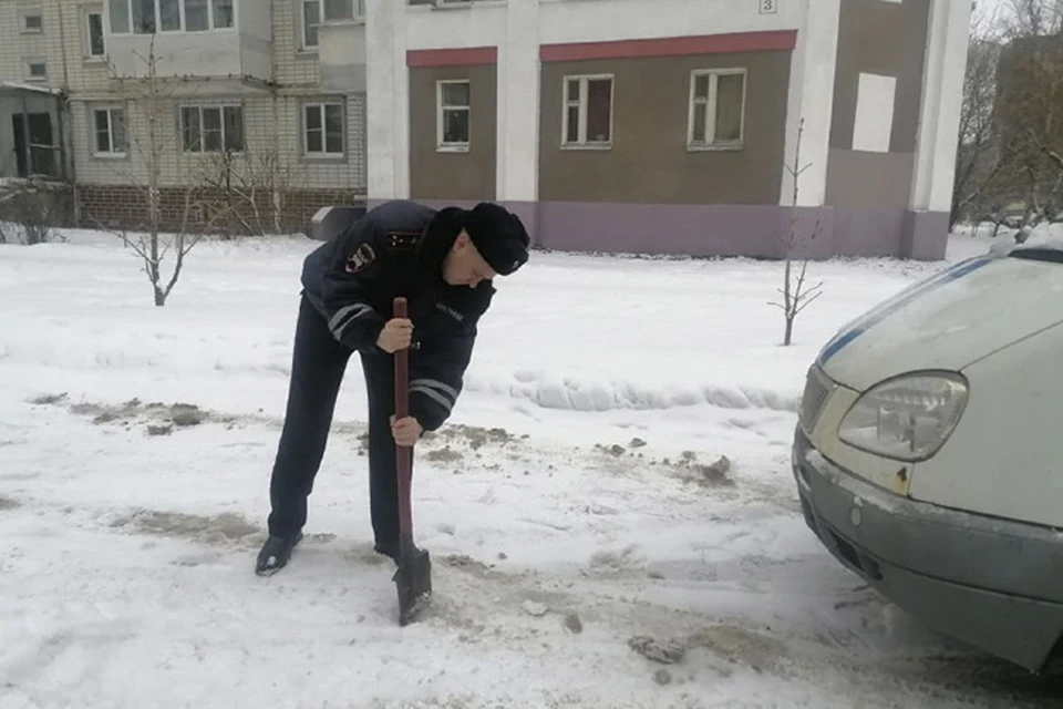Сотрудники ДПС мониторят состояние проезжей части и обочин Фото: отдел ГИБДД УМВД России по городу Твери