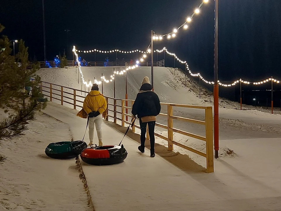 Горки будут работать только в мороз, а каток меньше зависит от погоды.