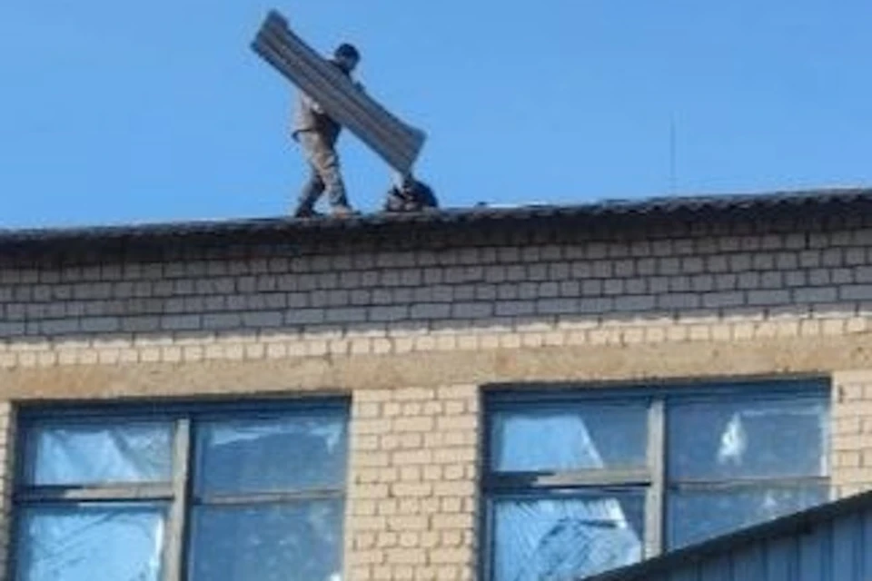 В селе Казачьи Лагеря отремонтировали крышу школы, повреждённую «ураганом века» Фото: Горностаевская администрация