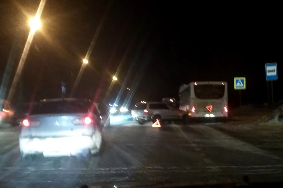 Иномарка протаранила автобус у остановки «Коксохим» в Липецке