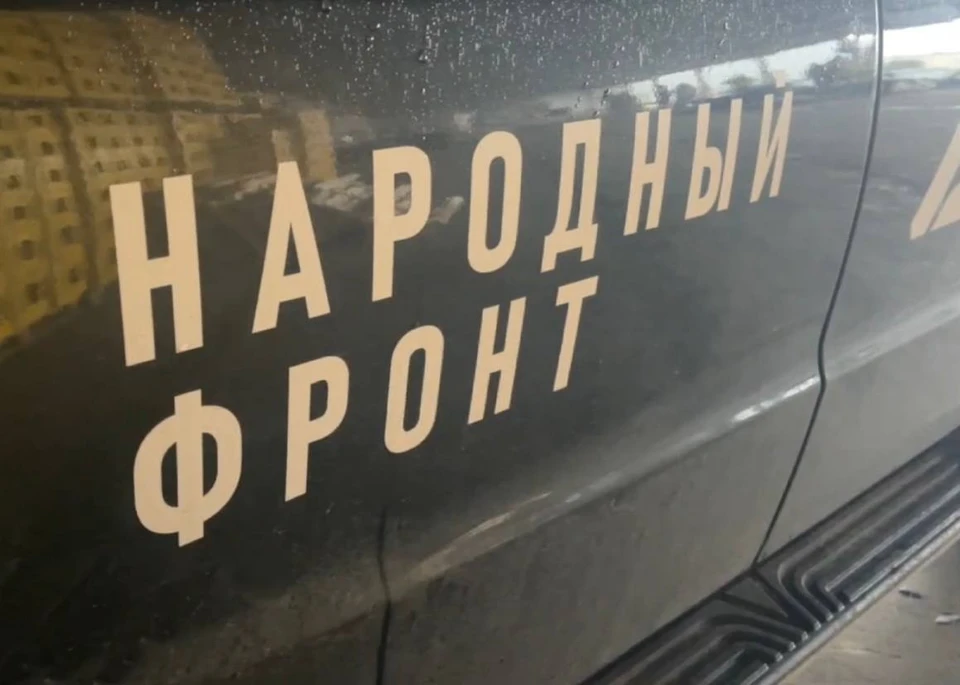 Активисты Народного фронта доставили на Запорожское направление десять автомобилей УАЗ "Патриот". ФОТО: Народный фронт в Запорожской области