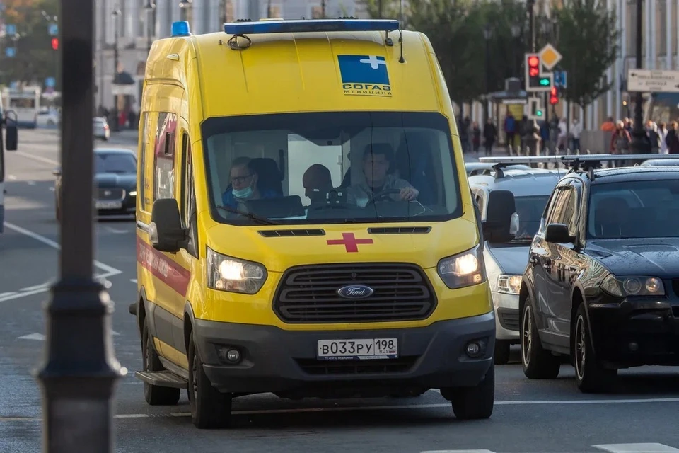 Школьница попала в больницу с травмами после ДТП в Петербурге.