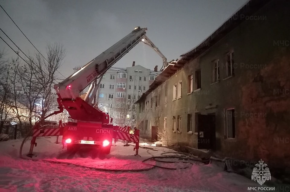 На улице Радищева в Ярославле сгорел дом.