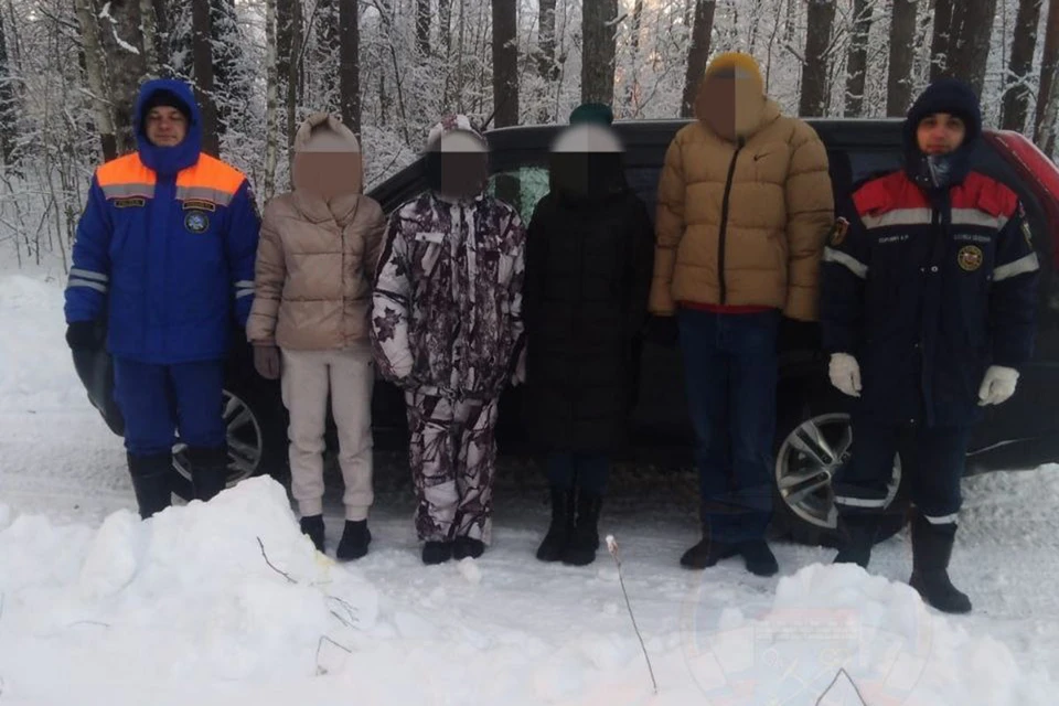 Четыре человека застряли в лесу около деревни Шоткуса в Ленобласти. Фото: Аварийно-спасательная служба ЛО