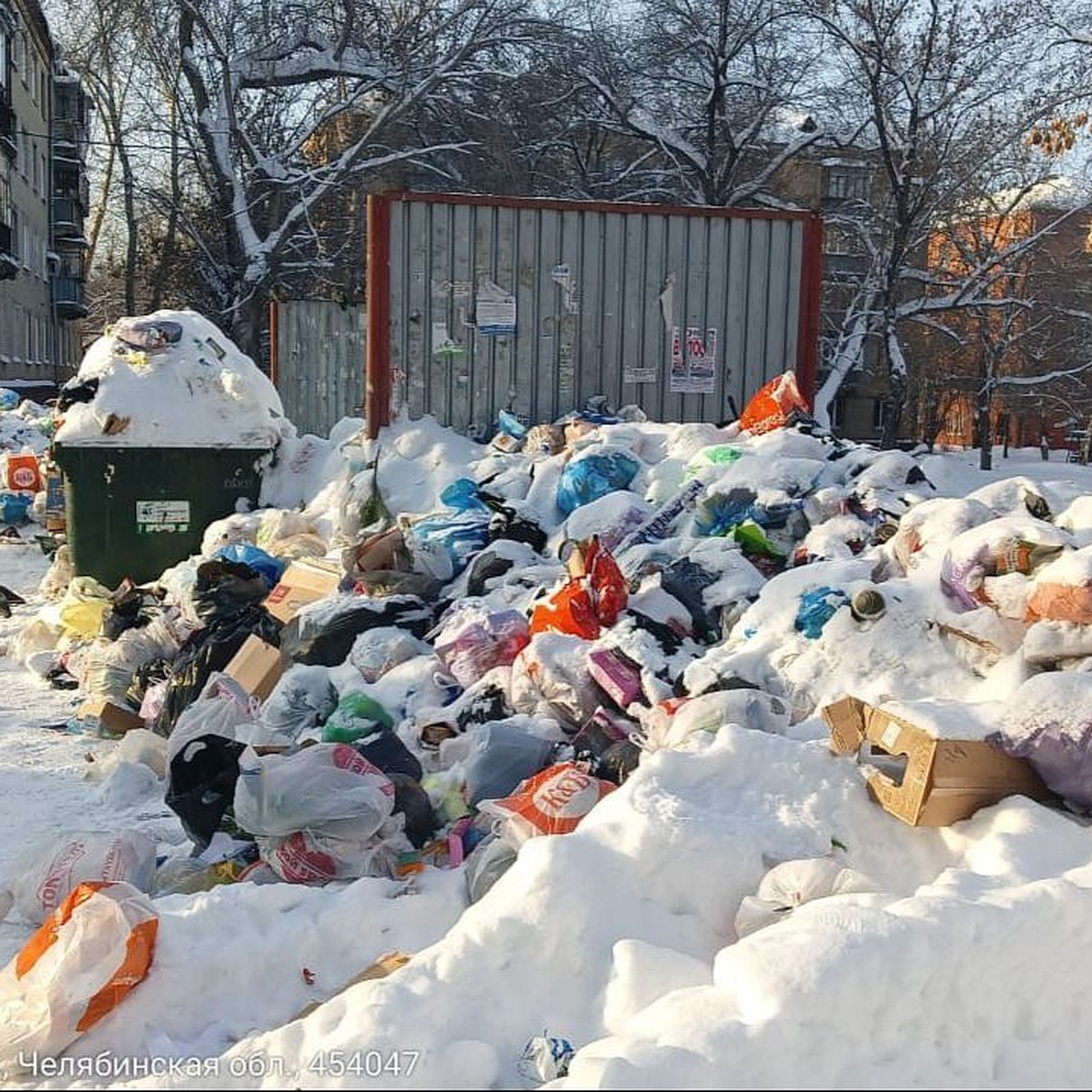 Кто виноват? Пока чиновники пишут в прокуратуру, Челябинск утопает в мусоре  - KP.RU