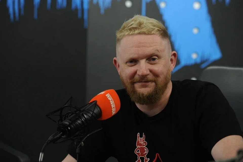 Неизвестные подожгли дверь квартиры радиоведущего «Комсомолки» Трофима Татаренкова.