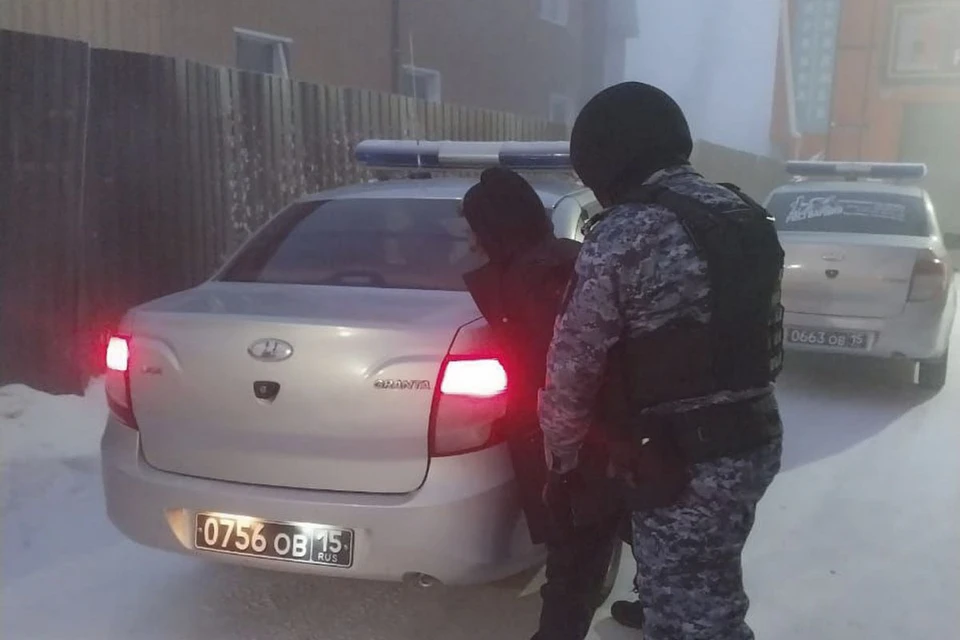 Мужчину задержали по ориентировке. Фото: пресс-служба Управления Росгвардии по Якутии