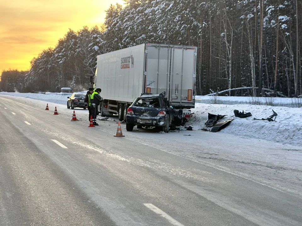 Водитель грузовика пояснил, что в 02.00 остановился на Серовском тракте, для того, чтобы отдохнуть. Фото: ГИБДД Свердловской области