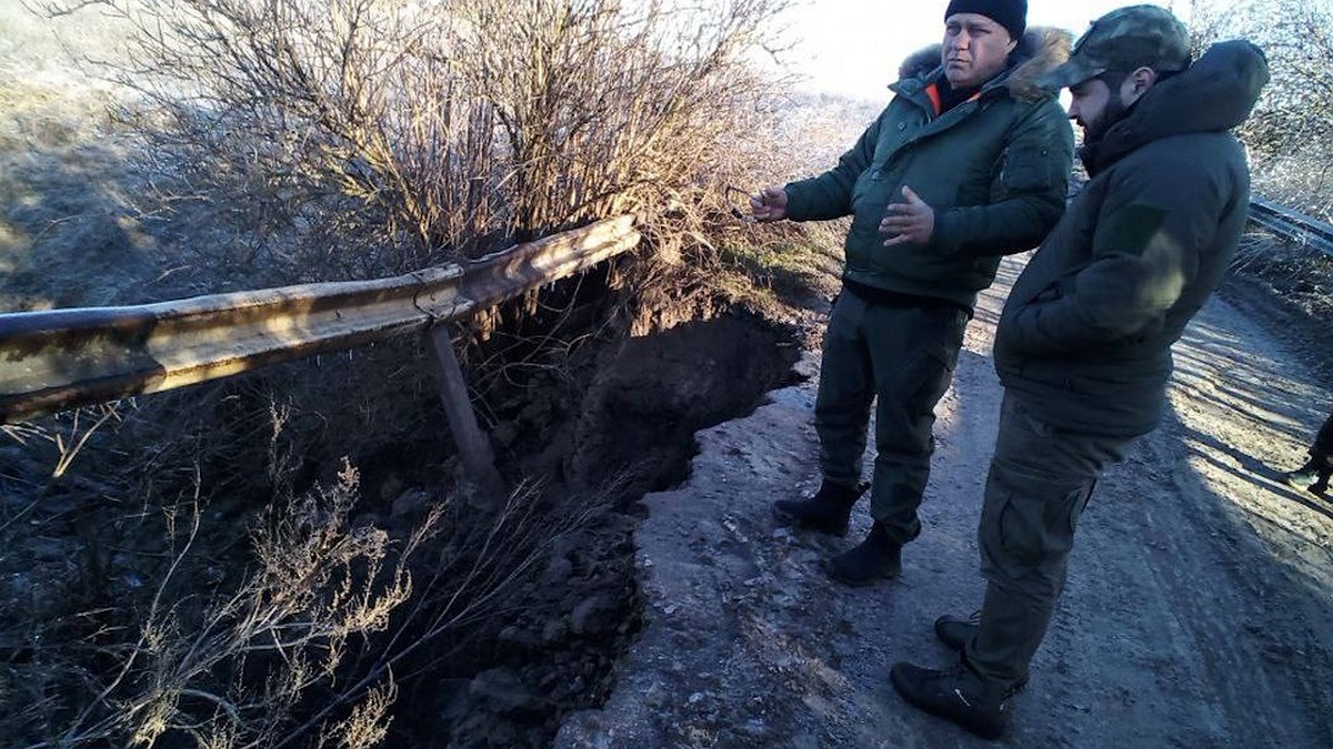 В Верхнем Рогачике планируют восстановить два моста для проезда школьников  - KP.RU