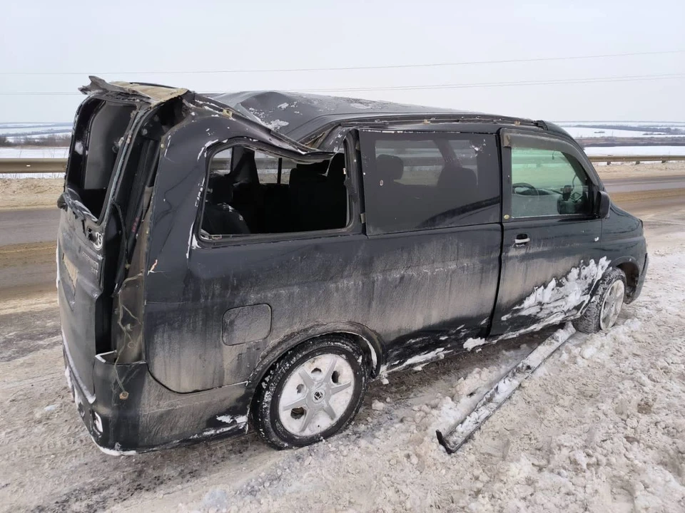 От сильного удара заднюю часть автомобиля сильно смяло. Фото: УГИБДД по Ростовской области