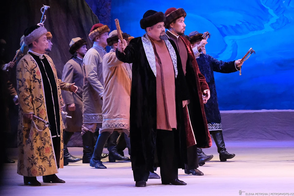За многолетнюю историю в театре было поставлено свыше 300 произведений. Это казахские оперы и балеты, шедевры русской, западноевропейской оперной классики.