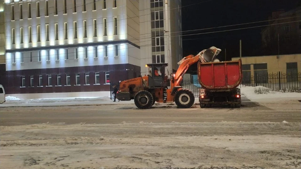 Работы по уборке города (мэрия Саратова)