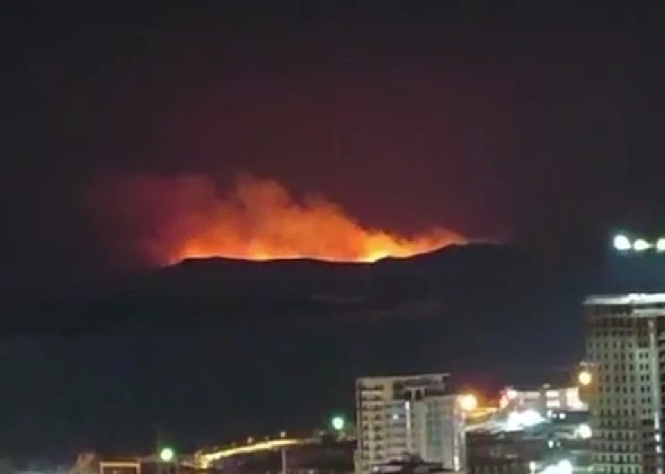 Пожар видно с разных районов Владивостока. Фото: принтскрин видео, nnvtg