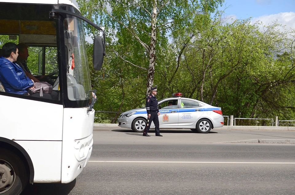 В Красноярском крае автоинспекторы контролируют организованные перевозки детей