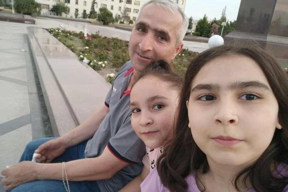 Рза Рзаев со своей семьей. Фото: Рза Рзаев.