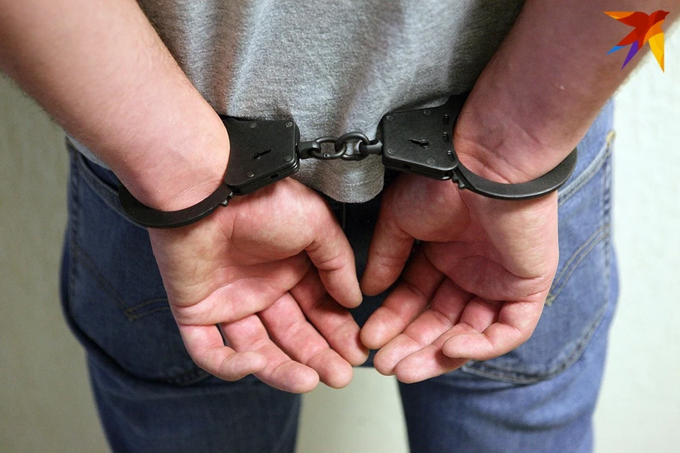 Житель Минска с 15-летним сыном воровали линзы зеркал заднего вида с BMW. Снимок носит иллюстративный характер.