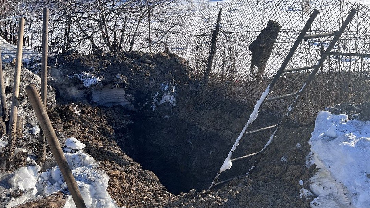 В Новосибирске тело девочки, которую мать-мигрантка закопала в огороде,  эксгумировали - KP.RU