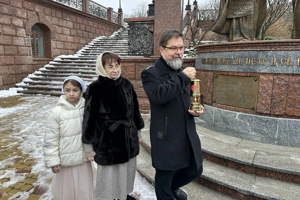 В ДНР прибыл огонь семейного очага. Фото: ТГ/Толстыкина