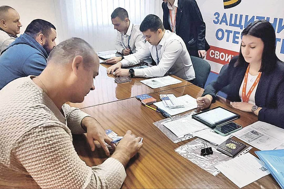 Карта лояльности упростит бытовую жизнь вчерашних бойцов: это и моментальная оплата коммунальных услуг и мобильной связи, и начисление пенсий и пособий.