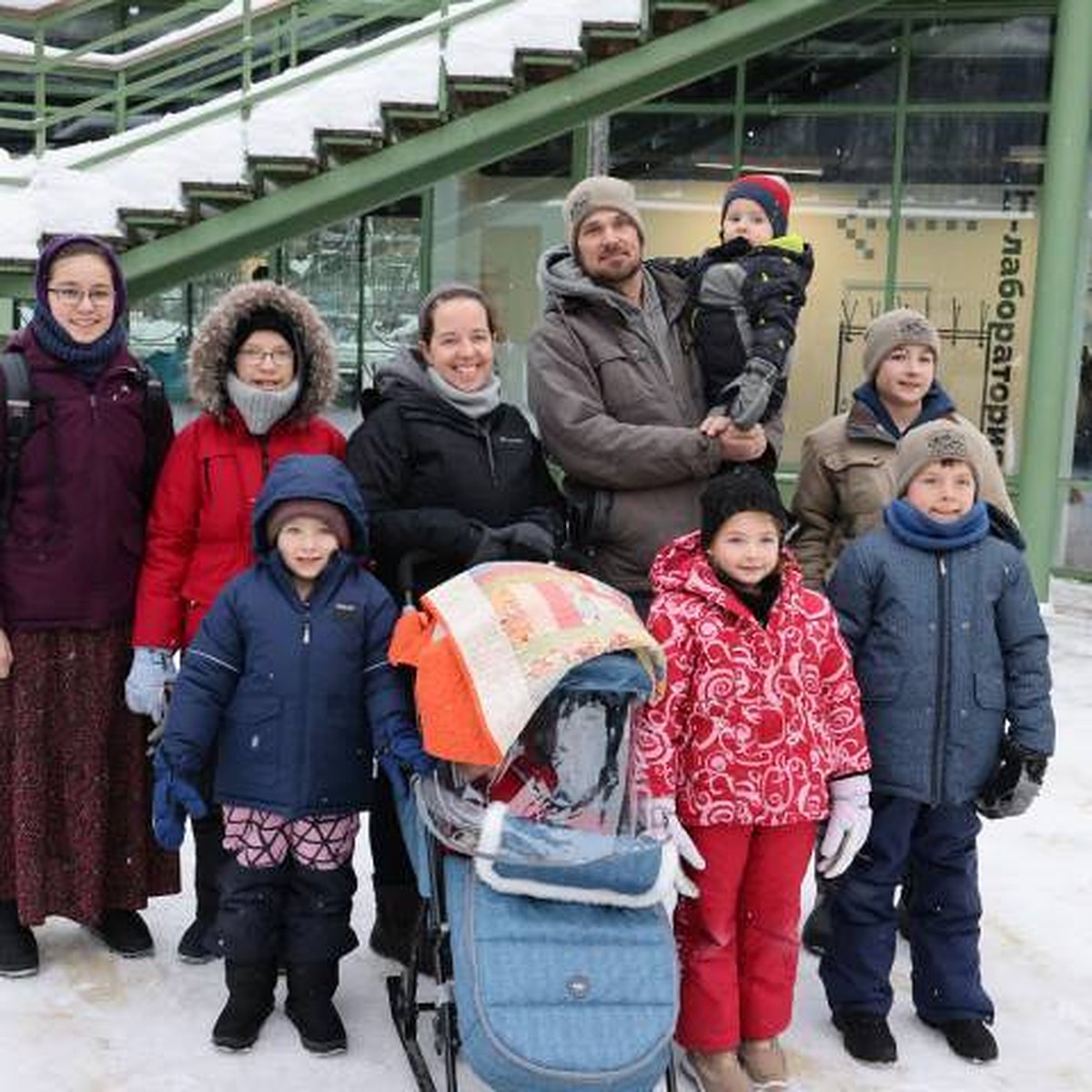 «Некоторые нас посчитали сумасшедшими»: Многодетная семья из Канады  перебралась в Нижегородскую область, чтобы открыть свое фермерское  хозяйство - KP.RU