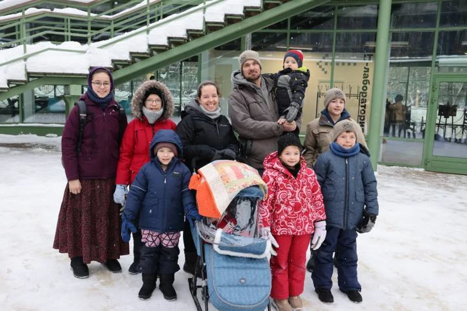 Многодетная семья из Канады перебралась в Нижегородскую область. Фото: Александр Воложанин.