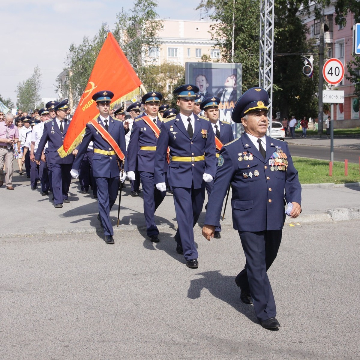 Заслуженные авиаторы предлагают возродить в Барнауле легендарное летное  училище - KP.RU