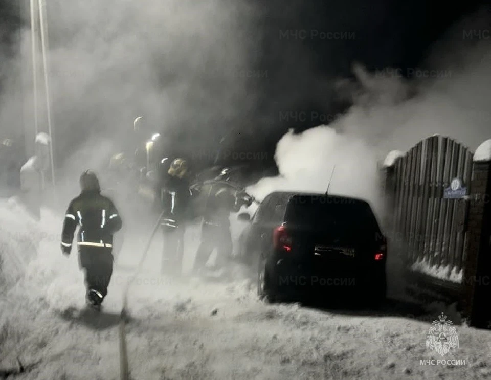 Поздним вечером в Калуге сгорел автомобиль
