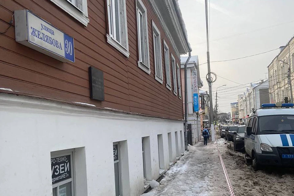 С крыши дома на женщину упала снежная наледь Фото: прокуратура Тверской области