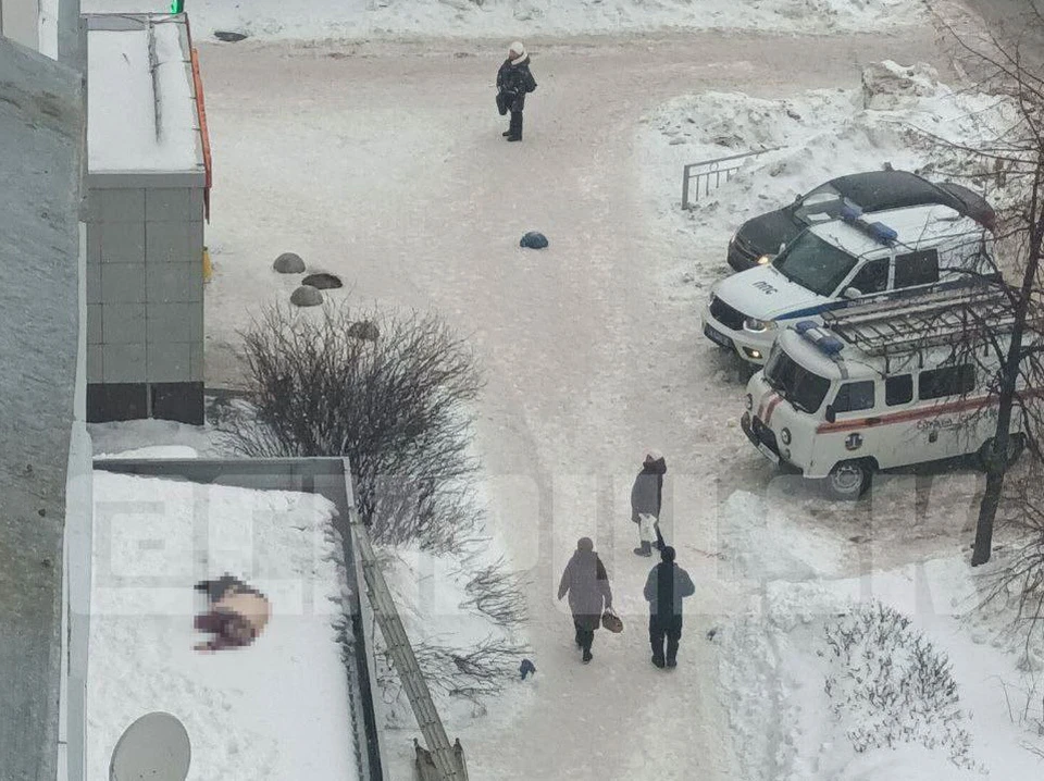 В Заволжье на проспекте Ульяновском из окна многоквартирного дома выпал мужчина | ФОТО: телеграм-канал ЧП-Ульяновск