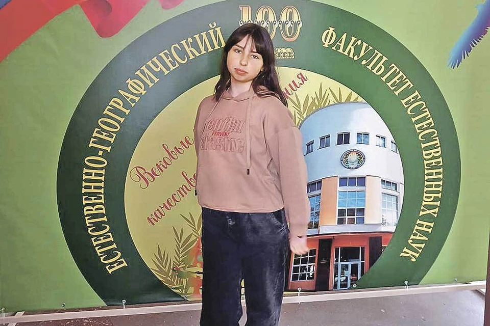 Девятиклассница Белолуцкой средней школы Дарья Силютина.