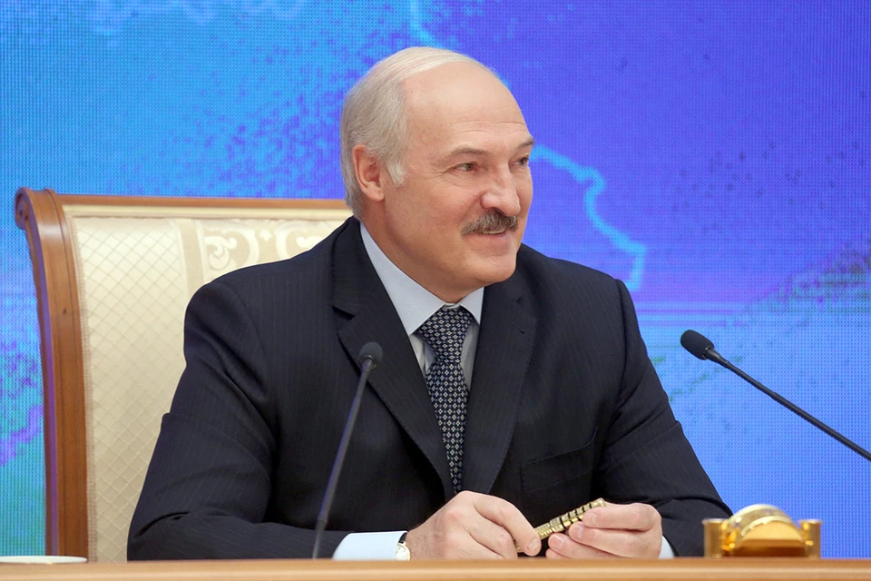 Шерстяной костюм для президента Александра Лукашенко из белорусских тканей сошьют к 10 февраля. Фото: БелТА / Архив "КП"