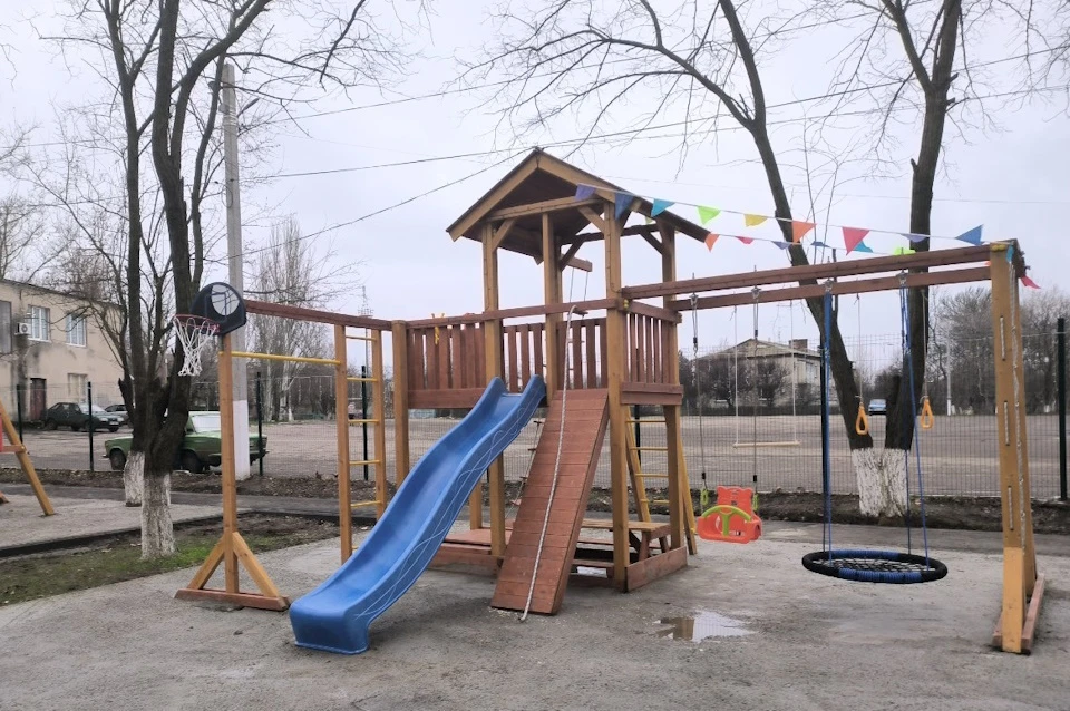 Новая детская площадка в поселке Новотроицкое Фото: администрация Новотроицкого округа