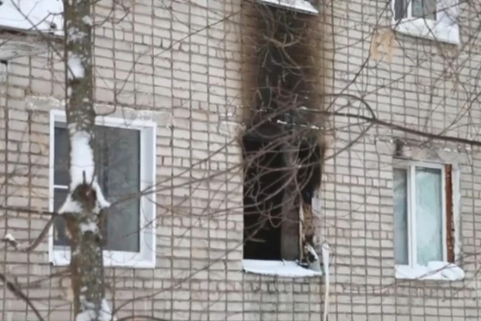 Загорелась квартира на первом этаже. Фото: ГУ МЧС России по Кировской области