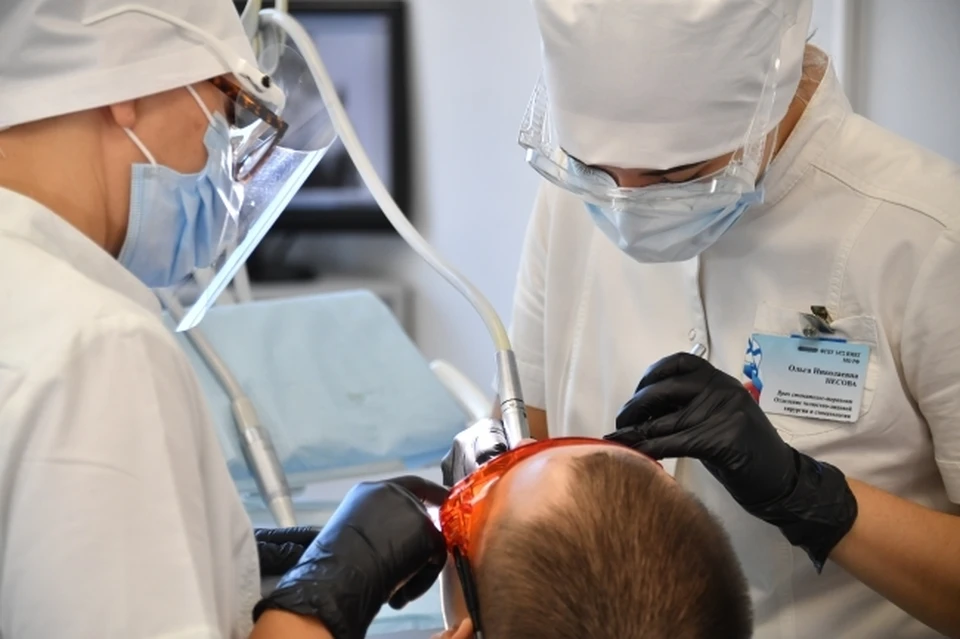 Стоматологи из Нижнего Новгорода пересадили пациенту собственный зуб мудрости.