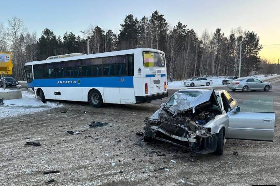 Четыре человека пострадали в ДТП с автобусом и иномаркой в Ангарске