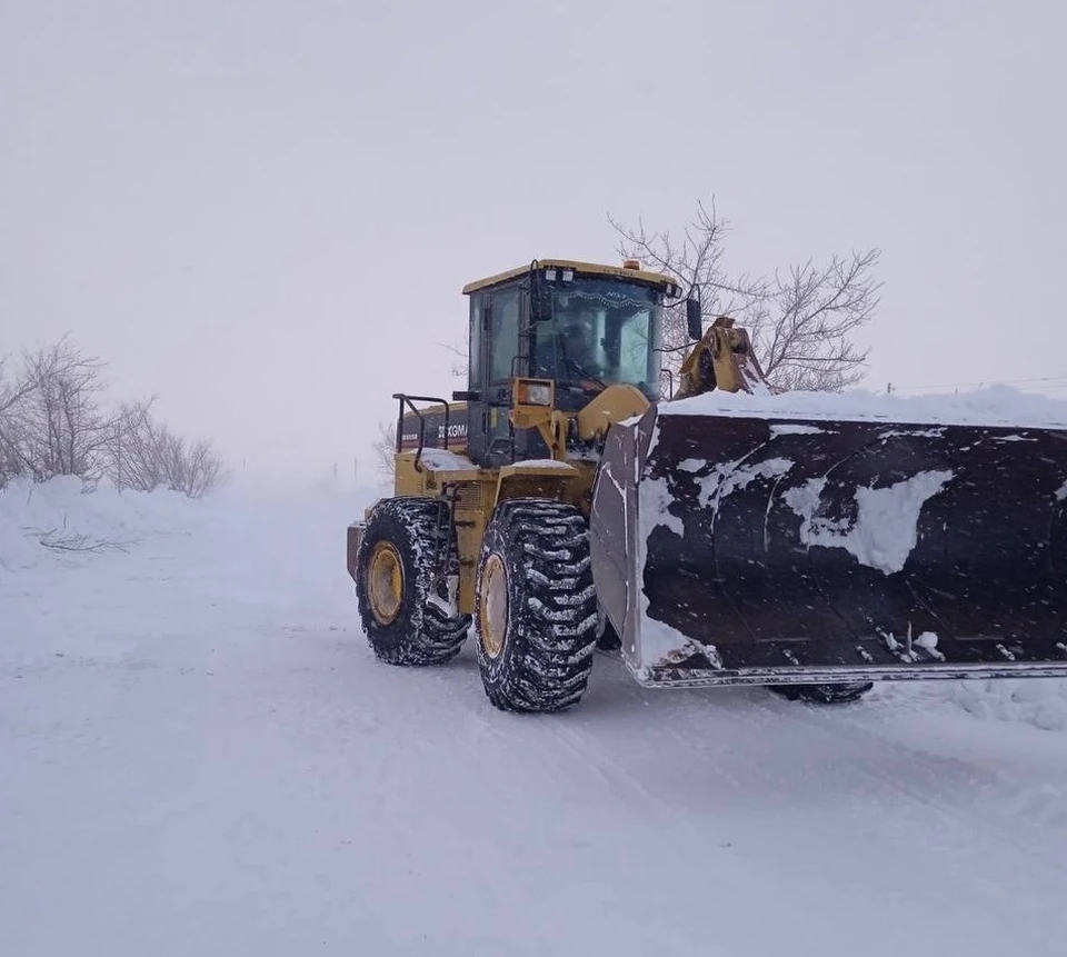Работы по очистке дорог в Ульяновской области от снега идут в круглосуточном режиме. Фото телеграм-канал минтранса Ульяновской области