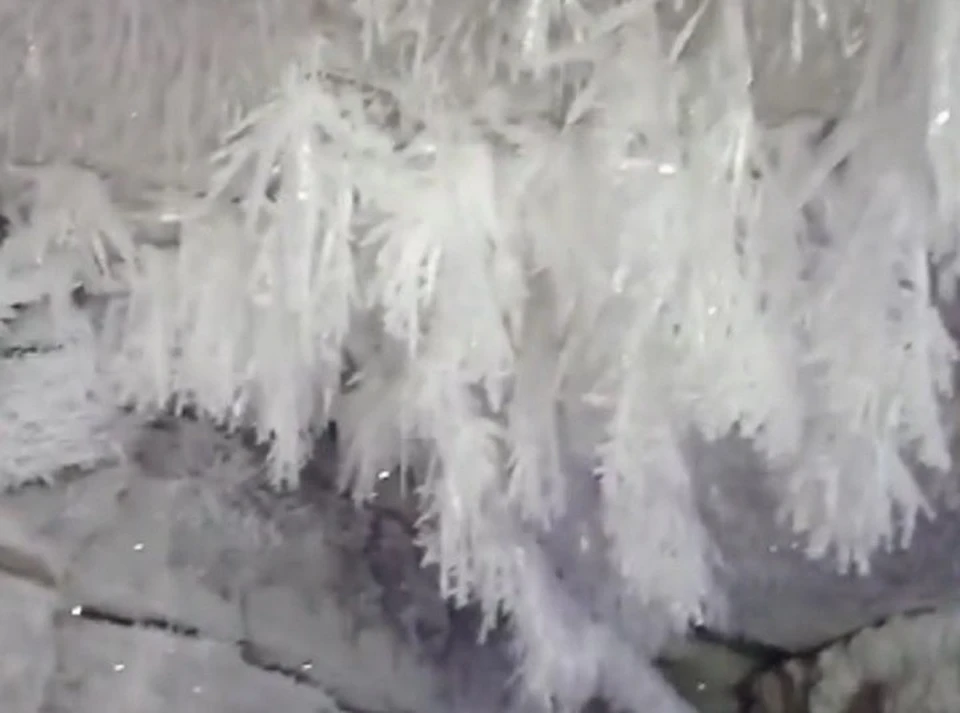 Кристаллы в Кунгурской пещере. Фото: кадр видео Ольги Кадебской.