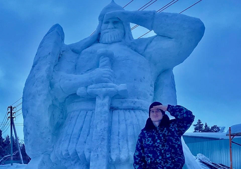 Дмитрий Сурков создает из снега настоящие произведения искусства. Фото: предоставлено КП - Ульяновск
