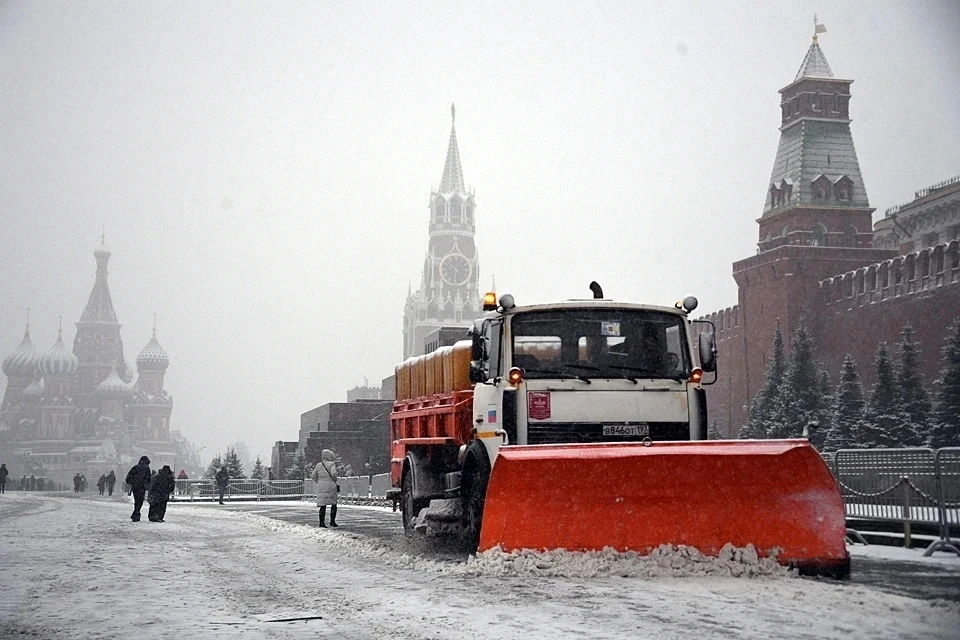 Московские коммунальщики работают в усиленном режиме из-за снегопада