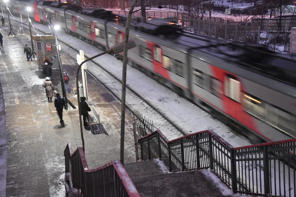 Проблемы, задержавшие поезд, возникли в Ростовской области поздним вечером 10 февраля.
