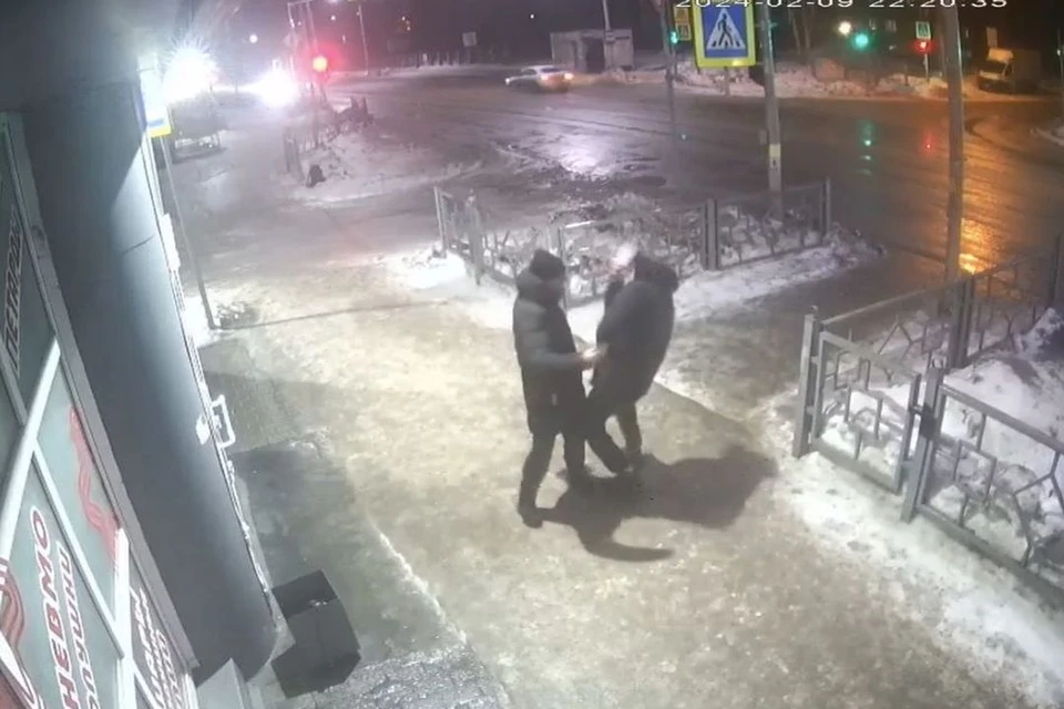 В Новосибирской области мужчина ударил в лицо проходившего мимо подростка. Фото: скриншот