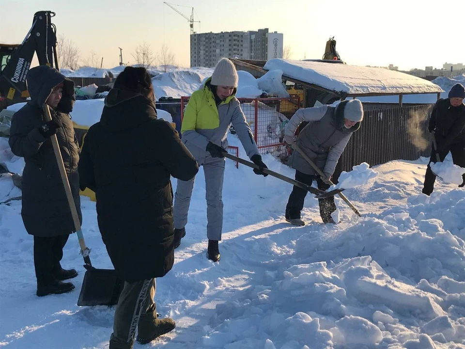 В Ульяновске на этой неделе проведут субботники по расчистке города от снега | ФОТО: администрация Ульяновска