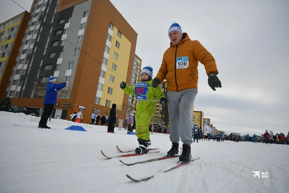 В лыжне приняли участие и взрослые, и дети