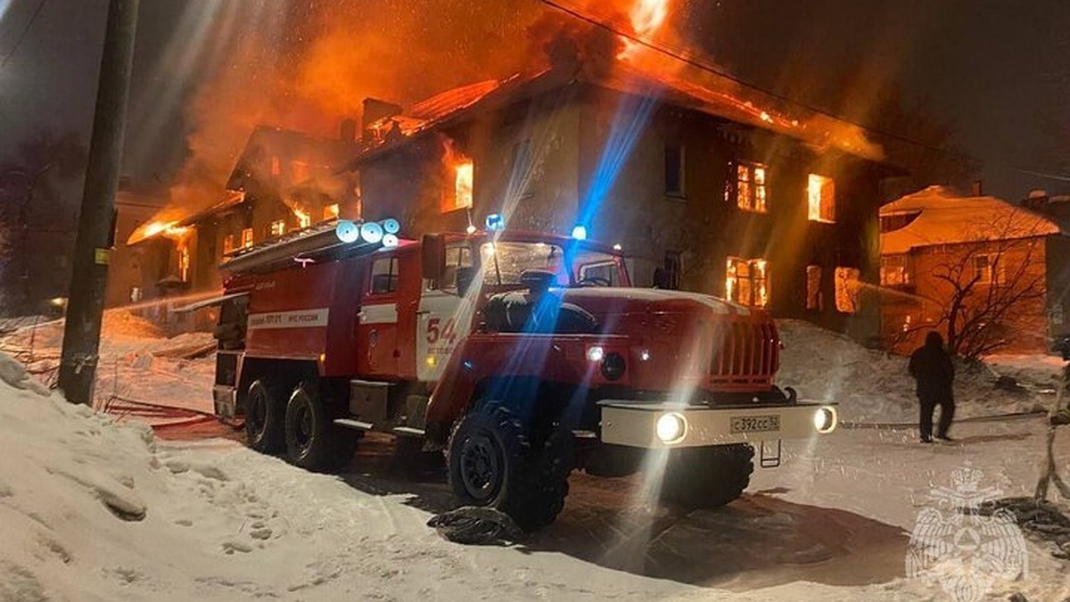 Крупный пожар произошёл в двухэтажном нежилом доме в Кстово в ночь на 13  февраля - KP.RU