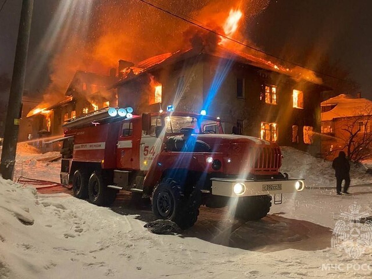 Крупный пожар произошёл в двухэтажном нежилом доме в Кстово в ночь на 13  февраля - KP.RU