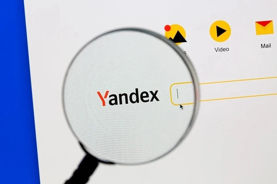 Исправляет ошибки и переводит видео: Яндекс запустил нейробраузер