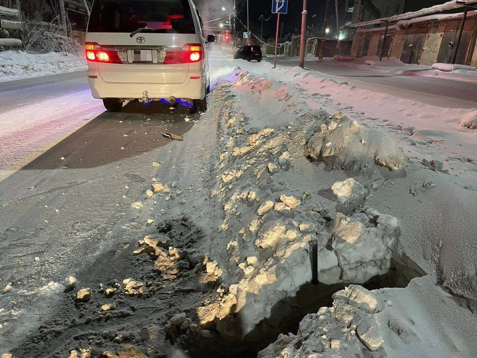 ДТП произошло вечером на улице Ильменской. Фото: ГАИ Якутска